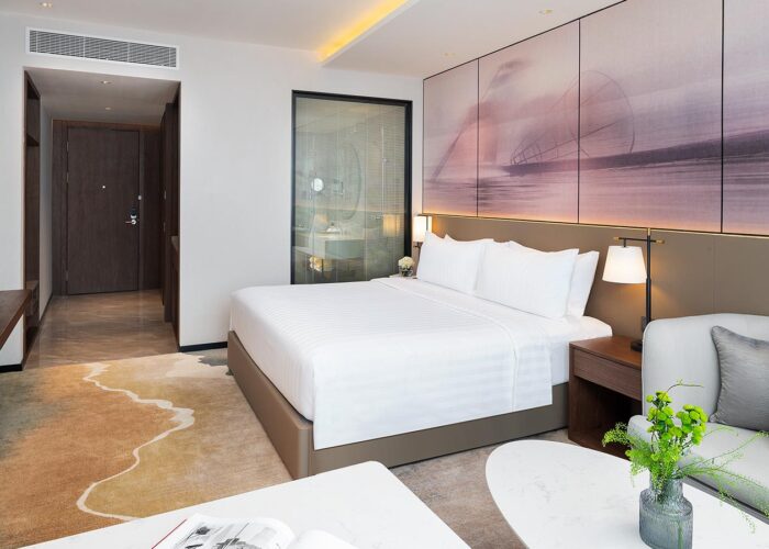 deluxe-city-view_king_bedroom_2