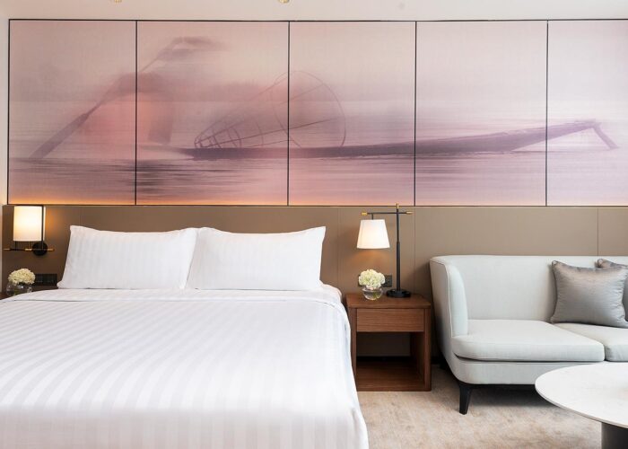 deluxe-city-view_king_bedroom_3