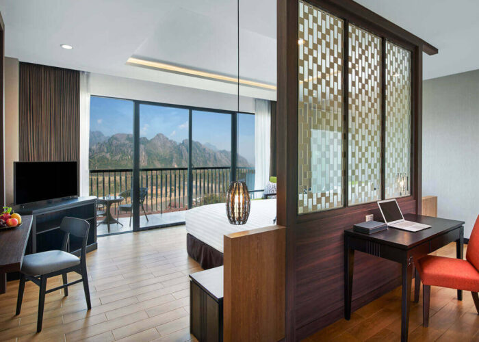 deluxe-river-view-with-balcony_king-2